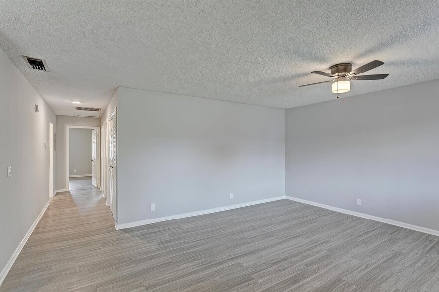 Building Photo - 9186 Roan Ln