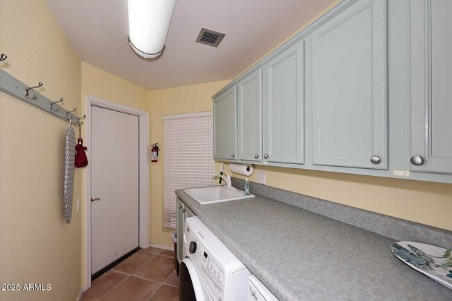 Building Photo - 359 W Brisa Dr