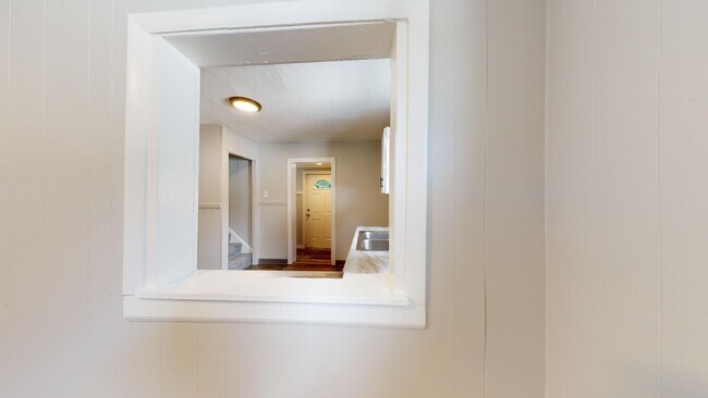 Building Photo - Old Brooklyn - 3 Bedroom Single Family Home