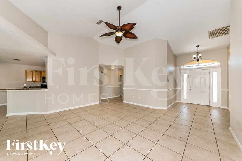 Building Photo - 5065 Hansard Ave