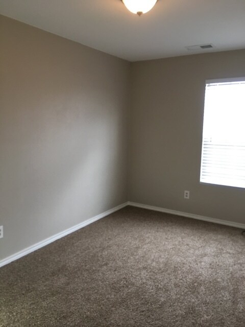 Bedroom 3 - 404 S Texas Dr