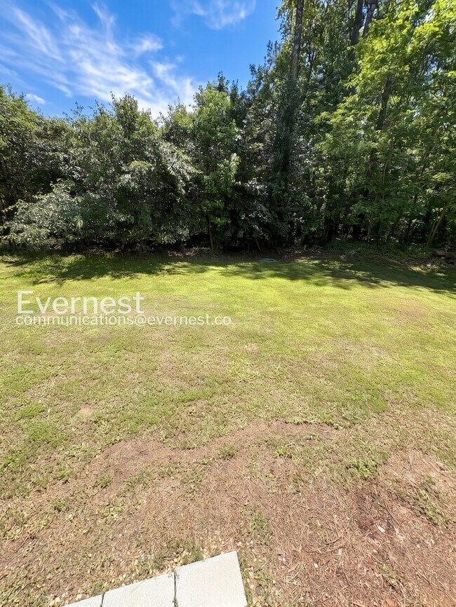 Building Photo - 3 Bed/2.5 Bath Home with Garage / Pet-Friendly / Coming Soon!