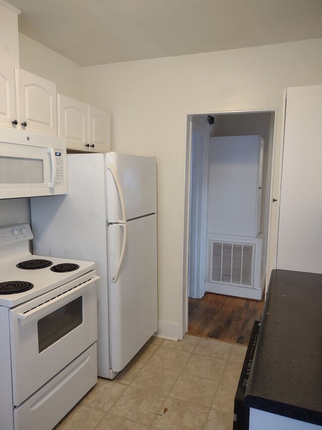 Building Photo - Adorable Two Bedroom Home in Edgewood!