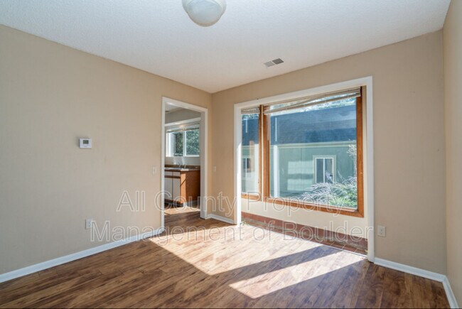 Building Photo - 50 Benthaven Pl