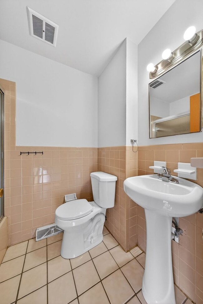 Building Photo - 8908 Scottdale Ave