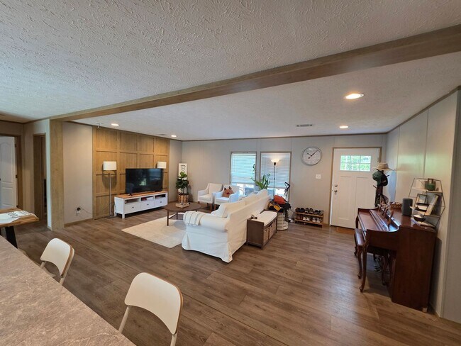 Building Photo - 116 Long Leaf Dr