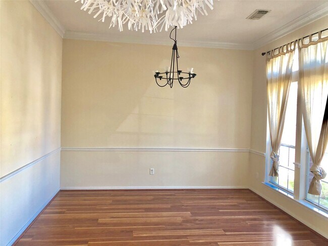 Building Photo - 13113 Sunset Cliff Ct