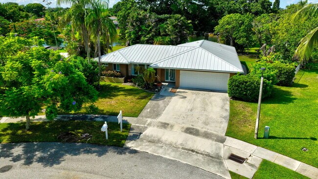 Building Photo - 4760 Bison St