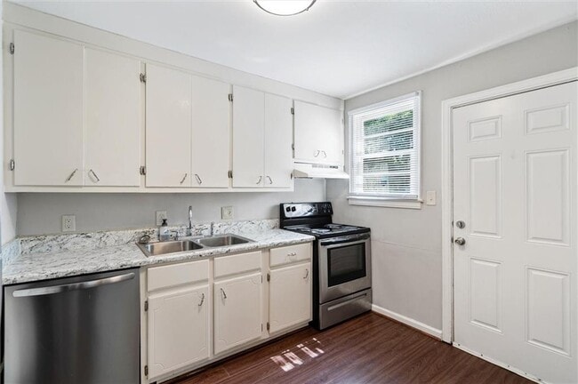 Building Photo - 164 June St