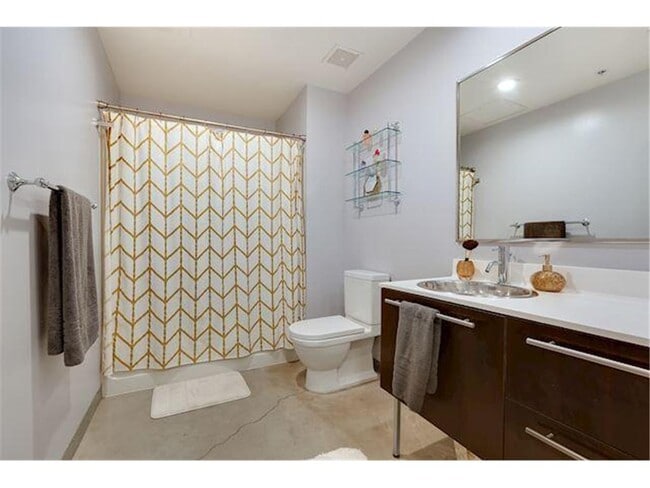 Building Photo - 700 N Washington Ave