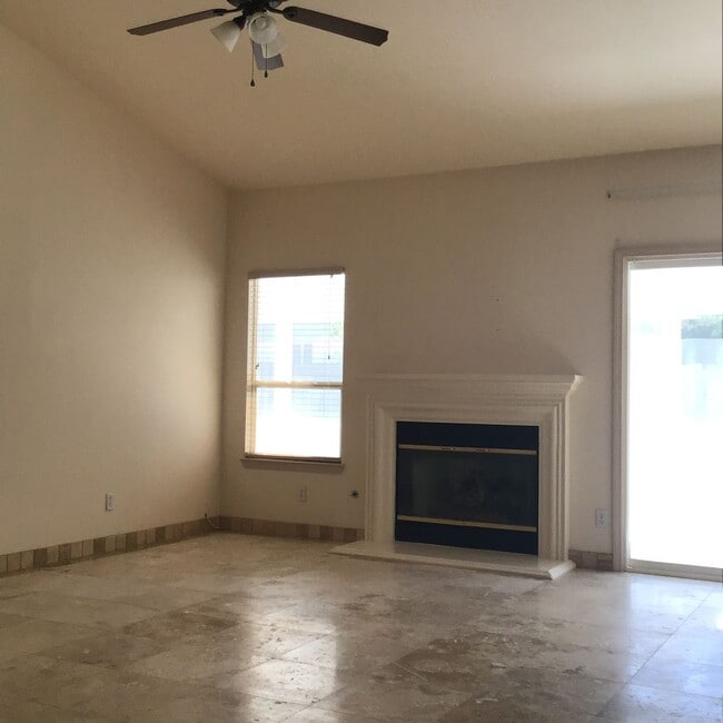 Building Photo - 4 Bedroom 2 Bath Home in Yuba City