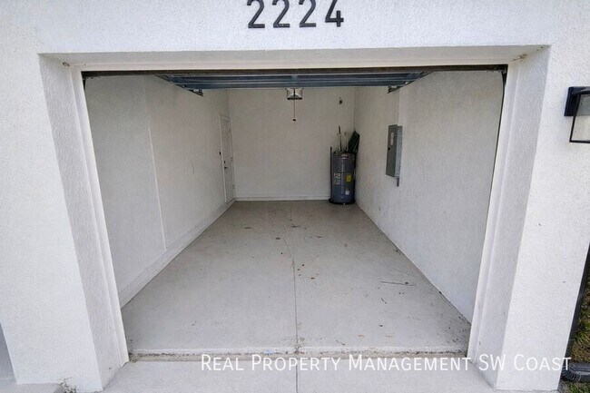 Building Photo - 2224 Kenneth Ave S