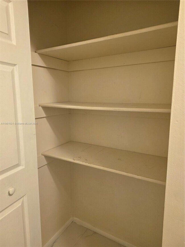 Building Photo - 2526 Taylor St