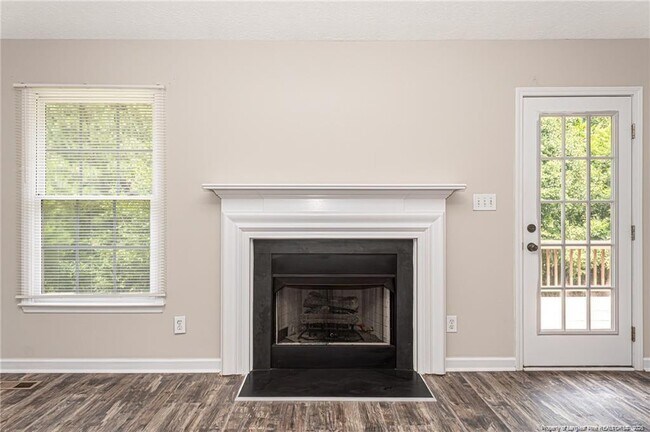 Building Photo - 402 Roundtree Dr