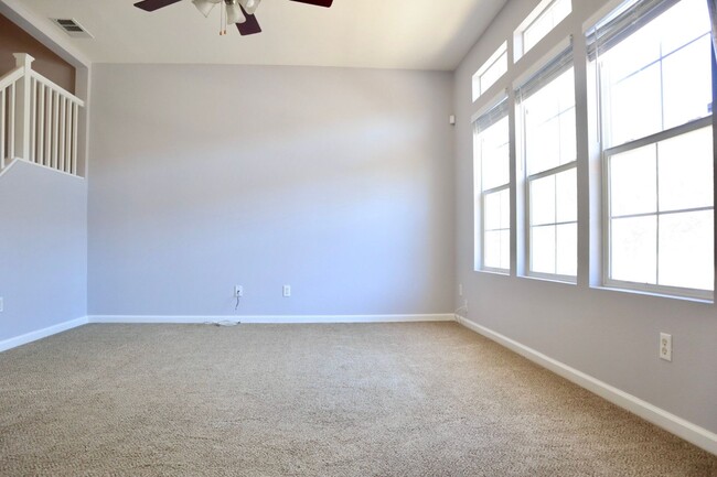 Building Photo - Spacious 3-bedroom townhome in the Liberty...