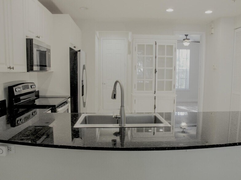 Building Photo - 124 Jesup Ln