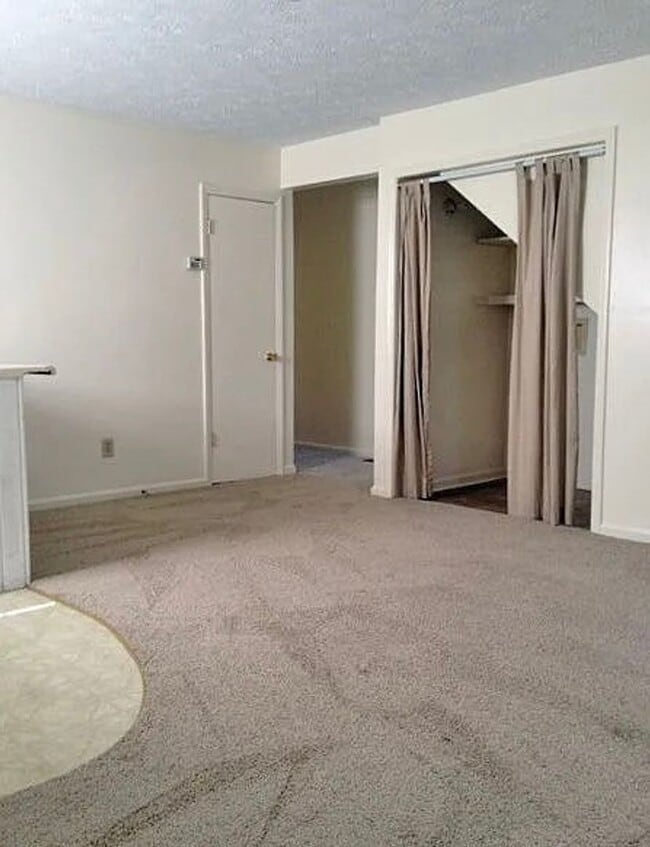 Building Photo - 2 Bedroom Near Law School!