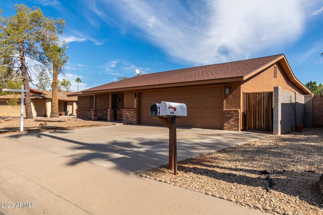 Building Photo - 1512 W Estrella Dr