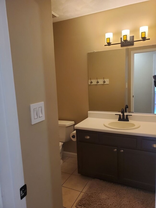 Building Photo - Deep Creek