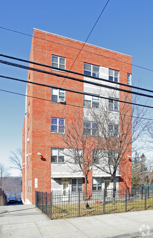 Building Photo - Locust Hill Residence