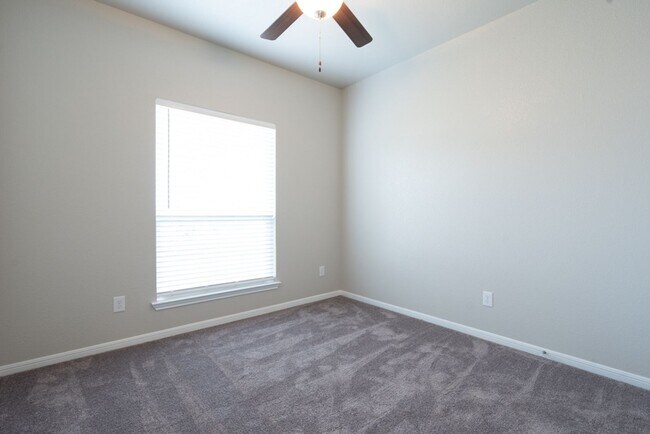 Building Photo - Charming 4 Bedroom Home in Troy – Ideal Lo...