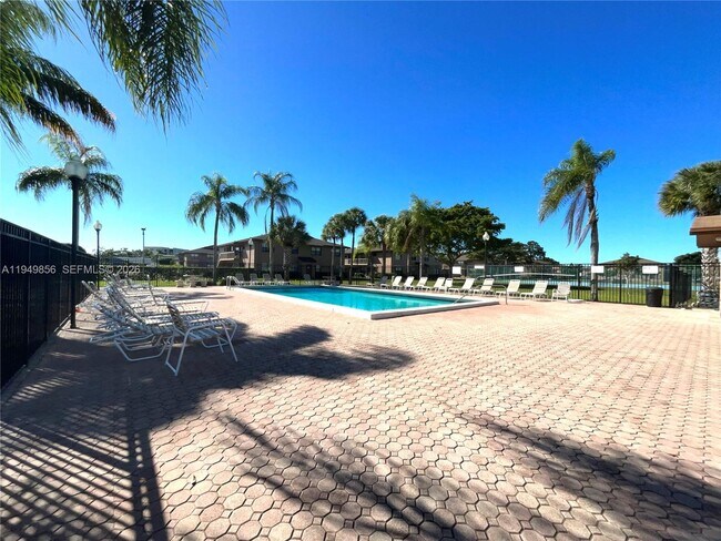 Building Photo - 10043 Winding Lake Rd