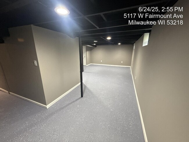 Building Photo - 5117 W Fairmount Ave