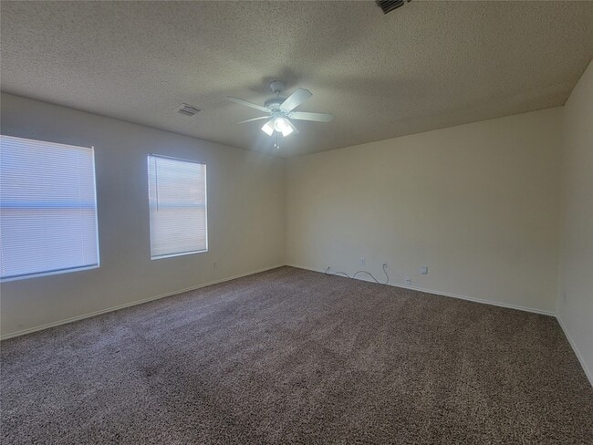 Building Photo - 2233 Maple Dr