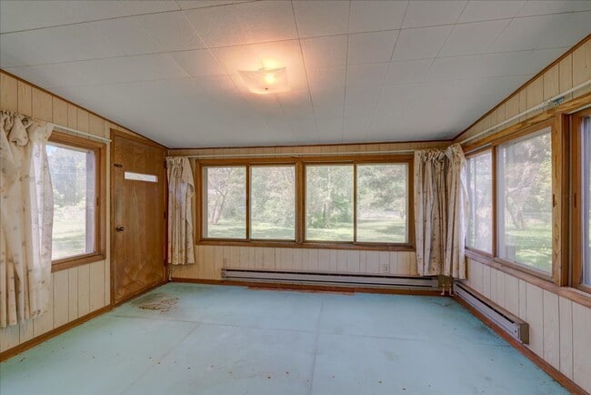 Building Photo - Move in Ready Hill Farms Ranch!