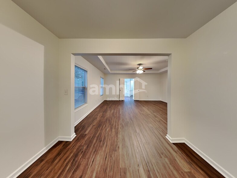Building Photo - 17 Phaeton Ave