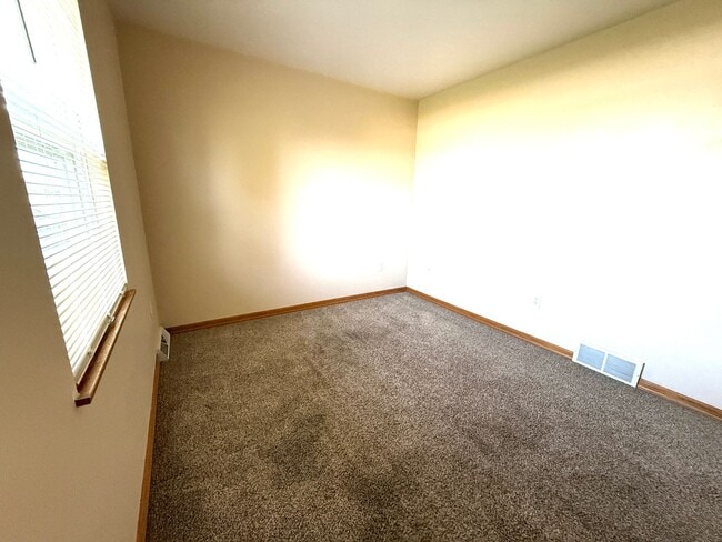 Building Photo - N184 State Park Rd