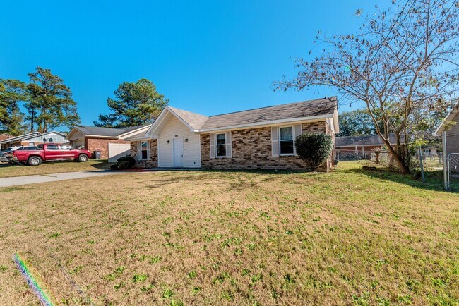 Building Photo - 2937 Dahlia Dr