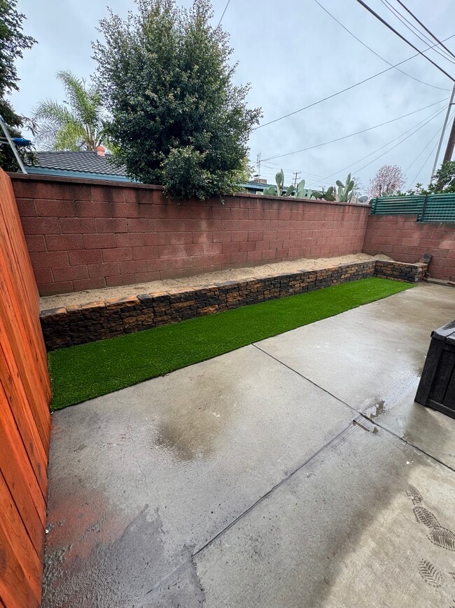 Building Photo - 804 N Geneva St