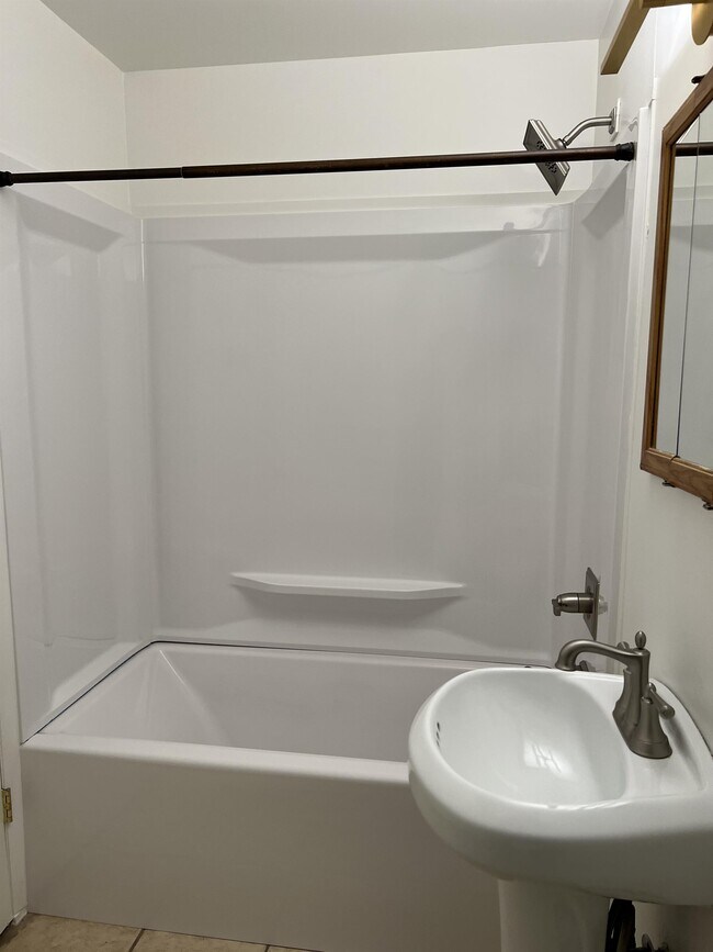 Building Photo - 3631 Decamp Dr