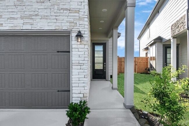 Building Photo - 5535 Holly Hvn Ct