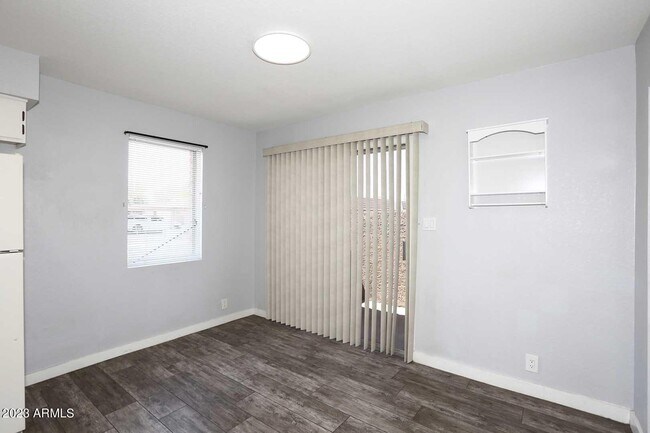 Building Photo - 522 W Blackhawk Dr