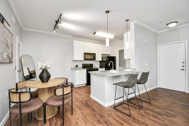 Building Photo - 6777 Sommerall Dr