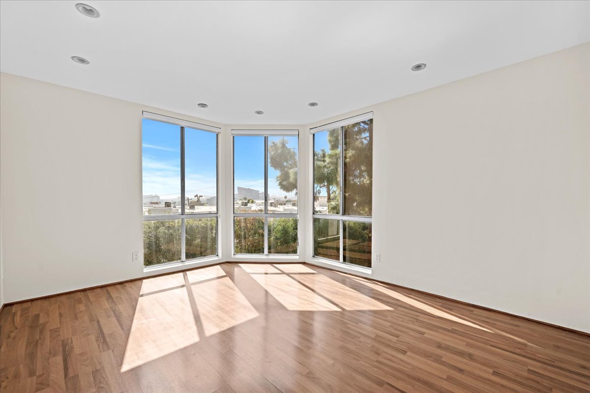 Building Photo - 8530 Holloway Dr