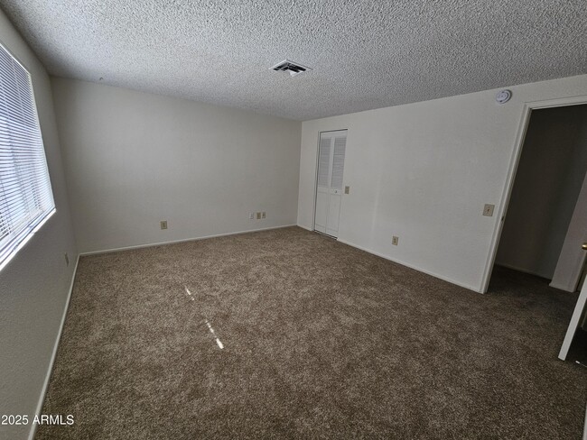 Building Photo - 6231 W Zoe Ella Way