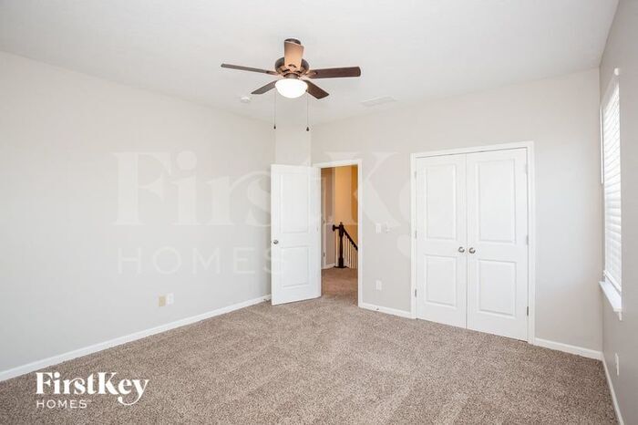 Building Photo - 10892 Mossy Rock Dr
