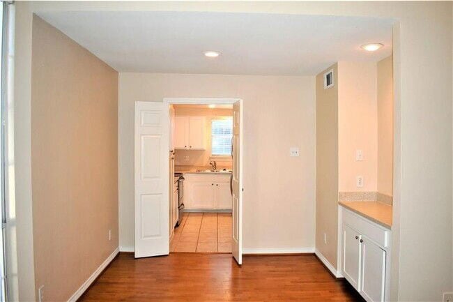 Building Photo - 3100 Cole Ave