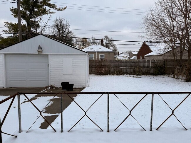 Building Photo - NEW RENTAL!