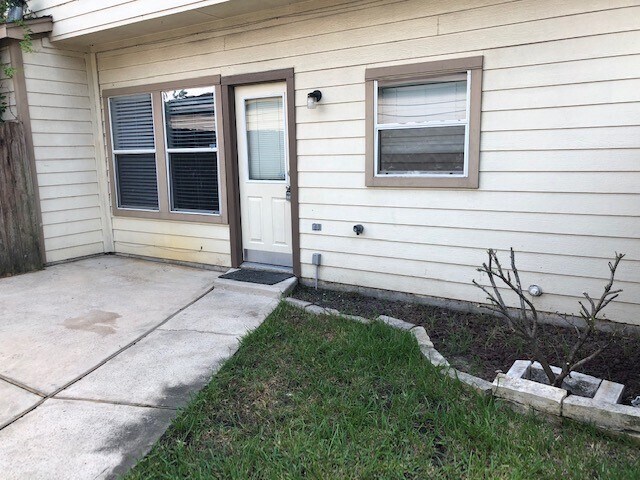 Building Photo - 23624 Wildwood Green Way