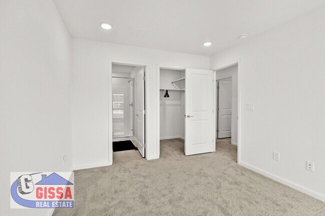 Building Photo - 1.5 year old townhome with 3 bedrooms, 2 1/2 bathrooms, 2-car garage at Victory Ridge available NOW!