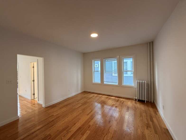 Building Photo - 74 Mora St
