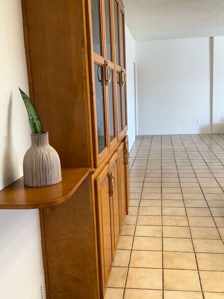 Building Photo - 1402 E Big Rock Rd