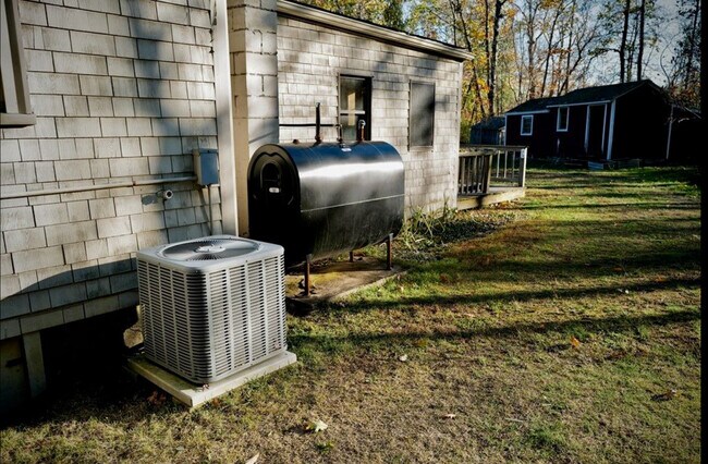 Building Photo - 252 Cedar St