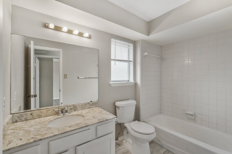 Building Photo - 10814 Sugar Hill Dr