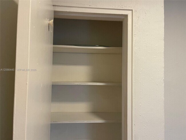 Building Photo - 1000 Biarritz Dr