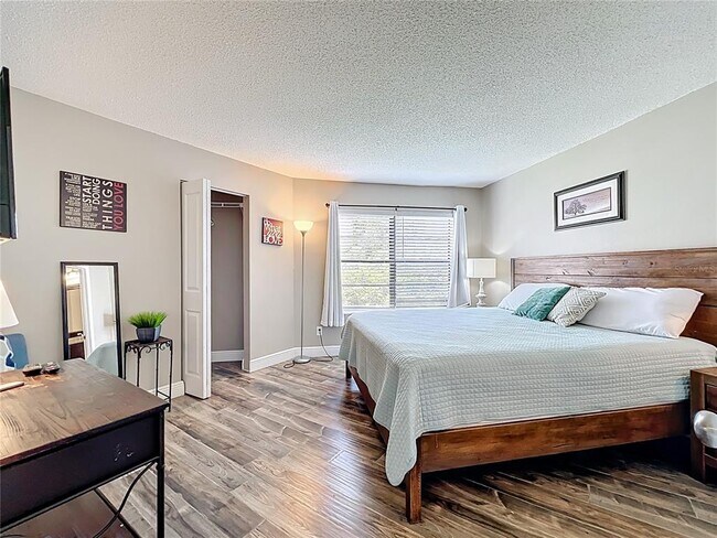 Building Photo - 3944 Atrium Dr